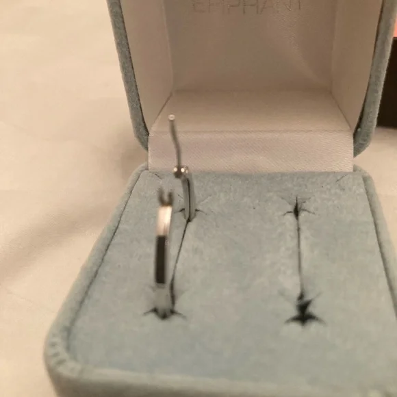 BEST OFFER!
Elegant Silver Hoop Earrings by Epiphany. - Picture 4 of 9